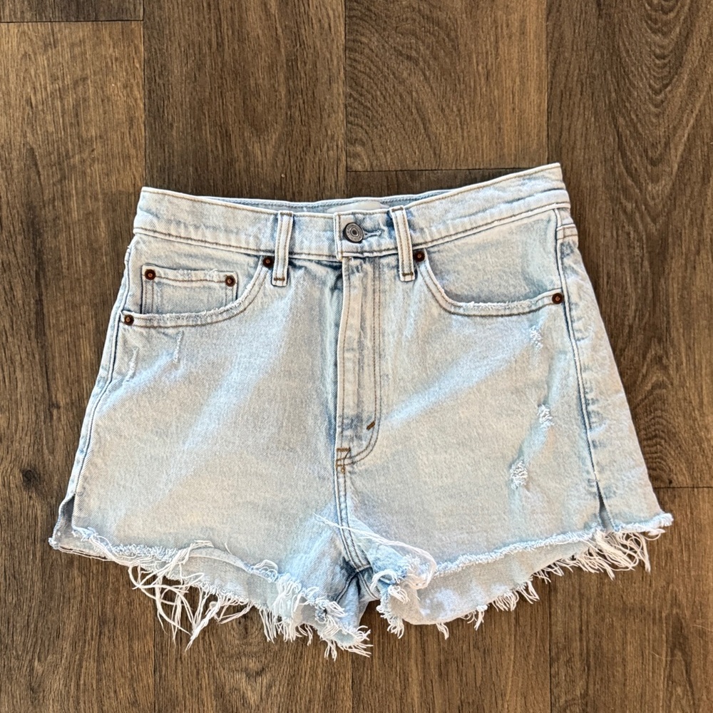 Abercrombie & Fitch High Rise Mom Short size 27 2” inseam
